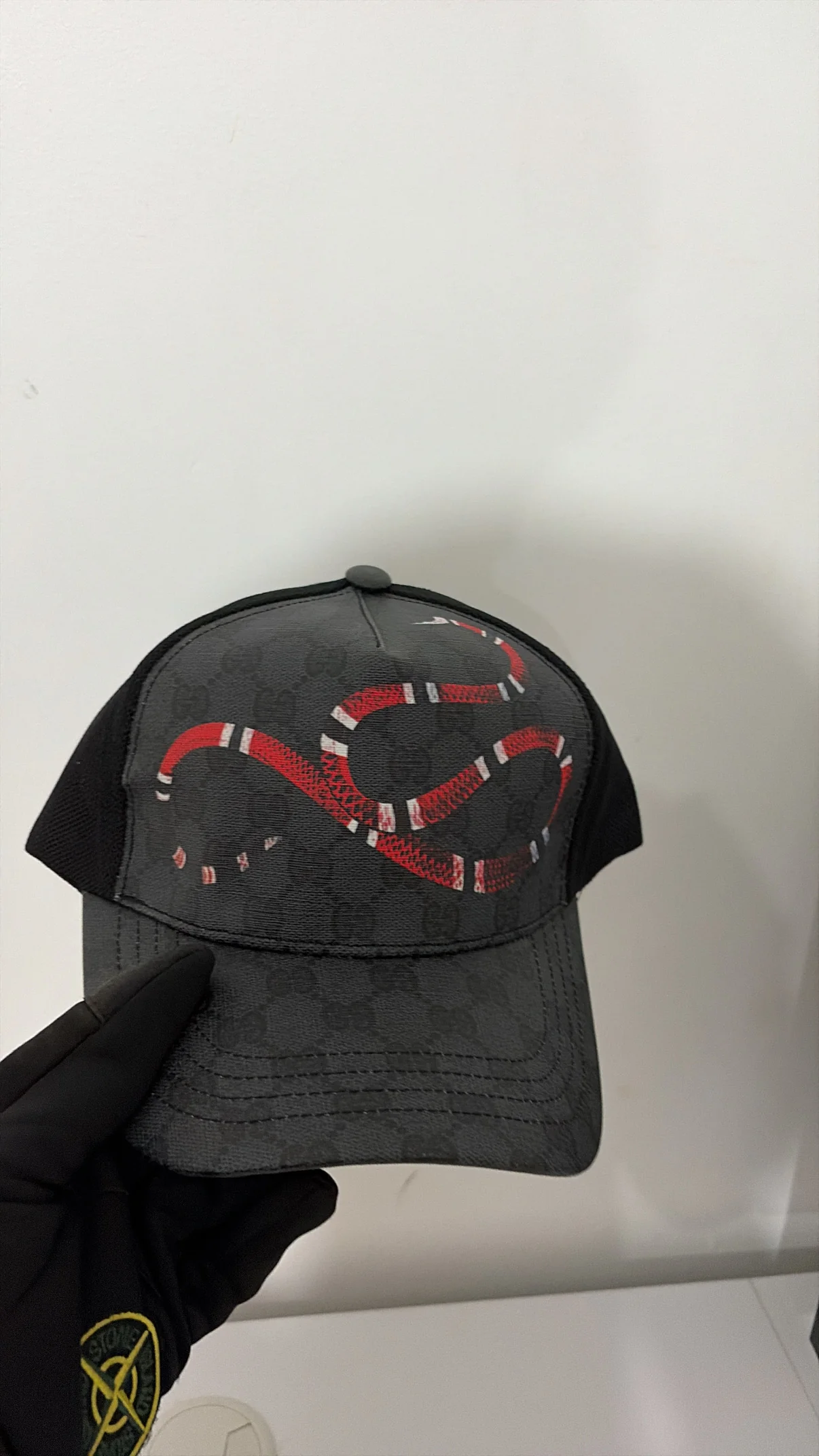 Caps