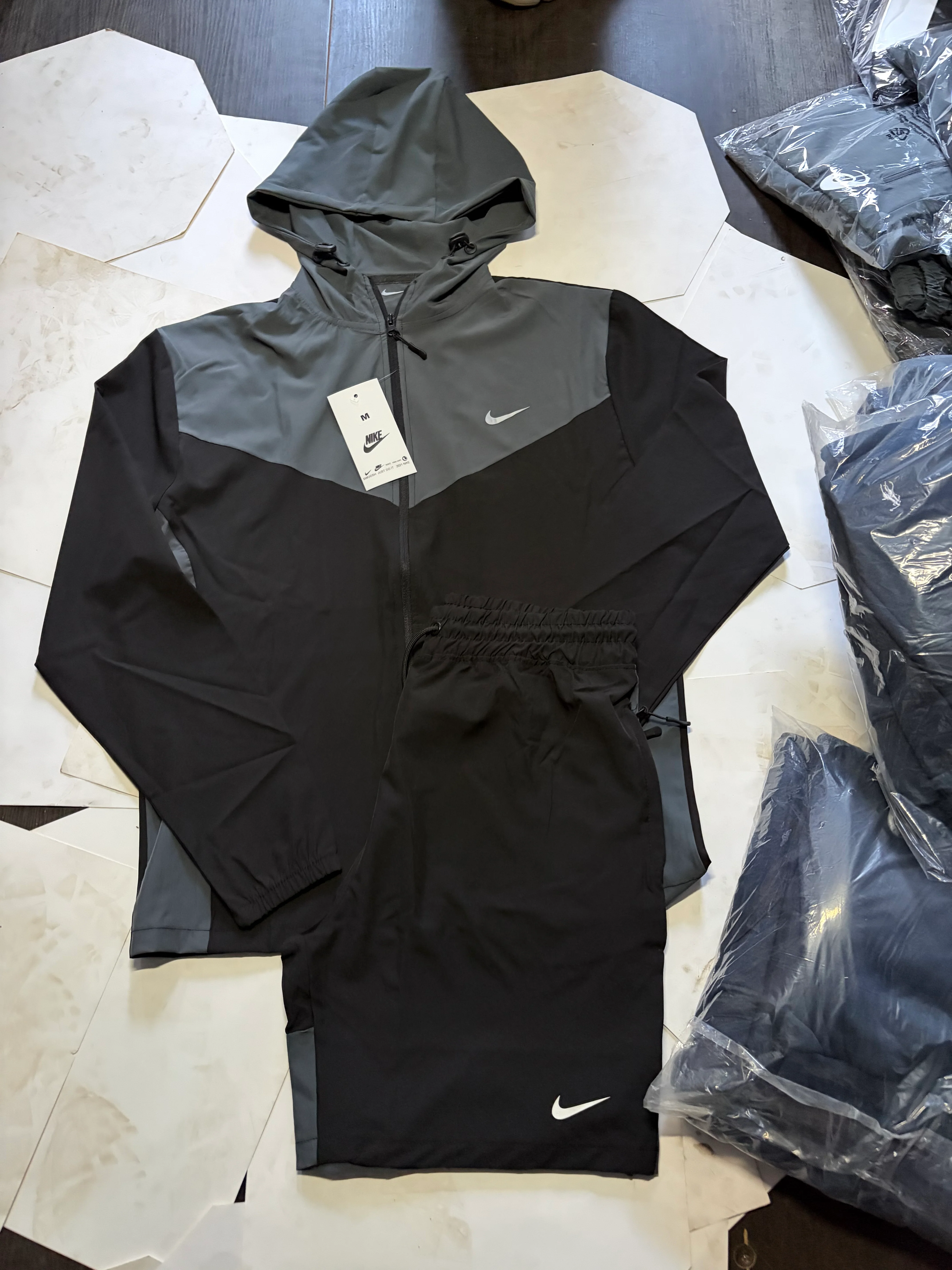 Swoosh windbreaker set