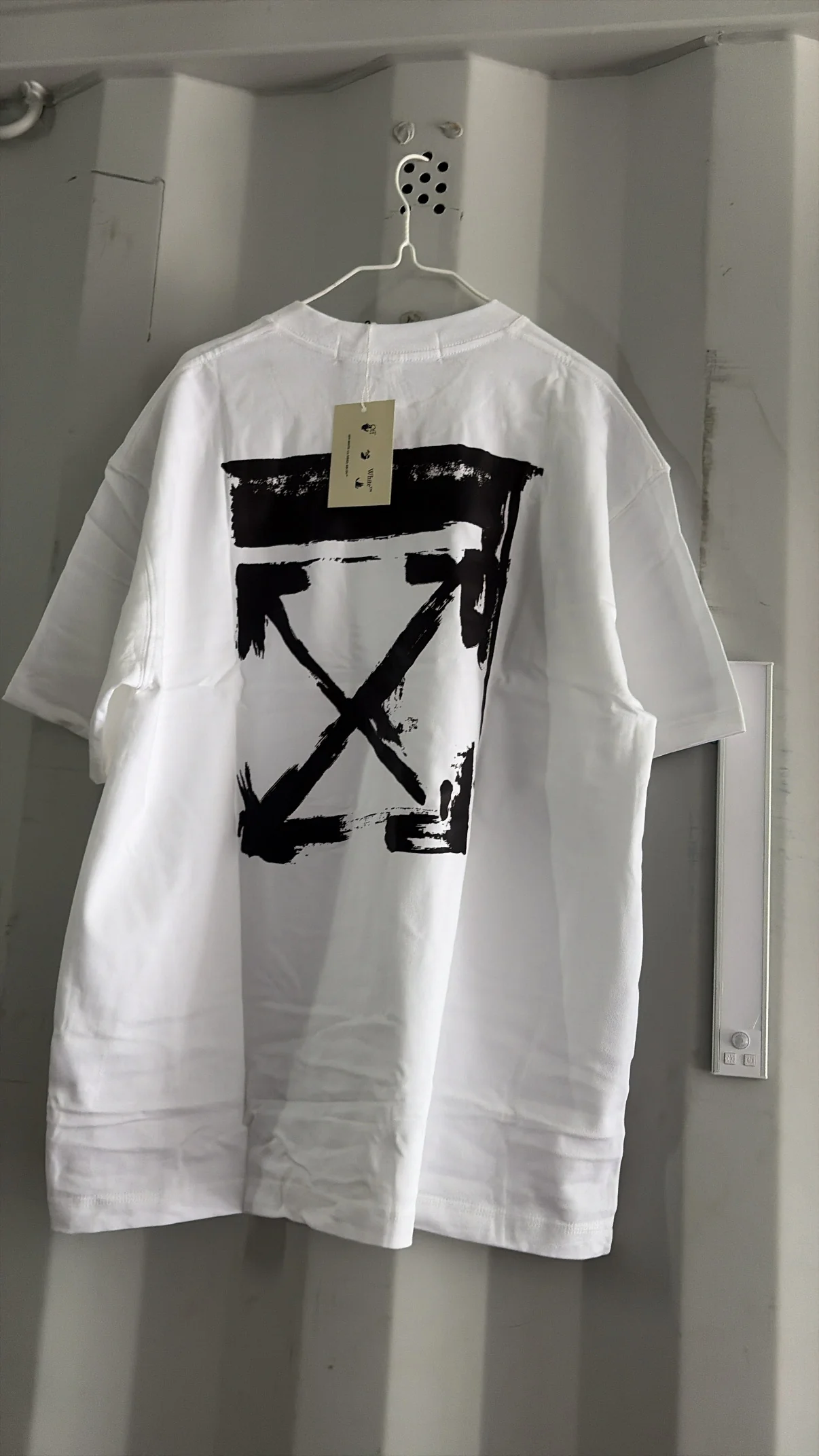 White t shirt - Image 2